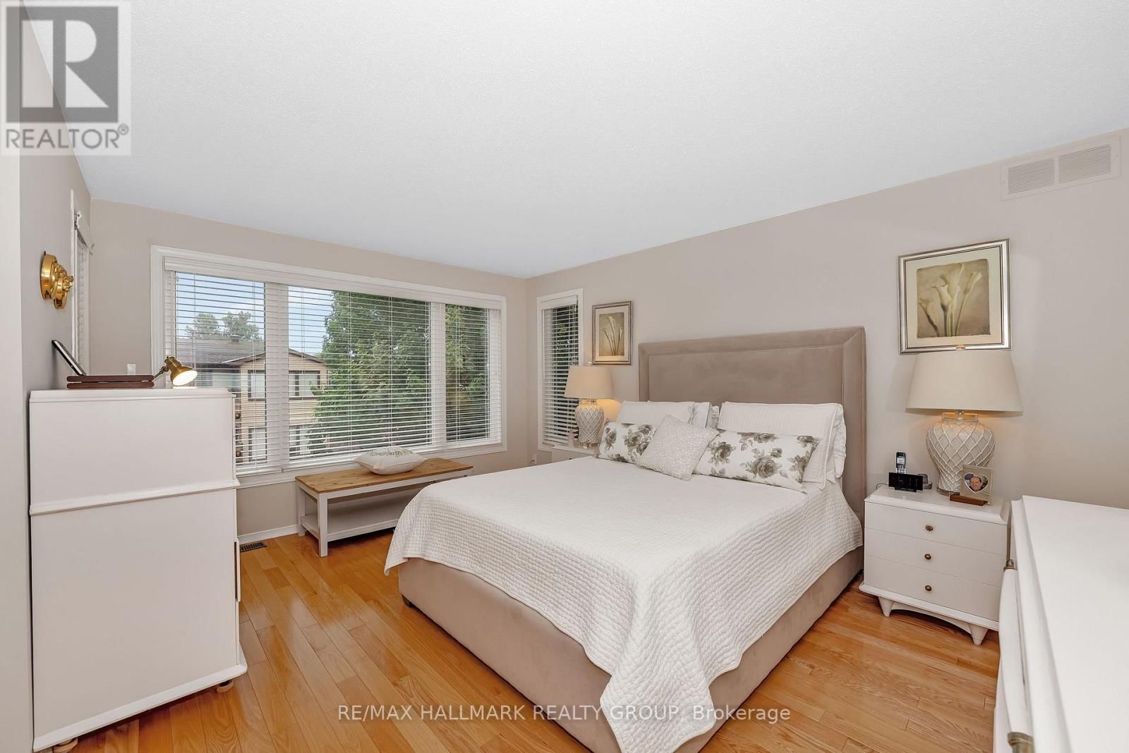 1850 THORNECREST STREET Image 23