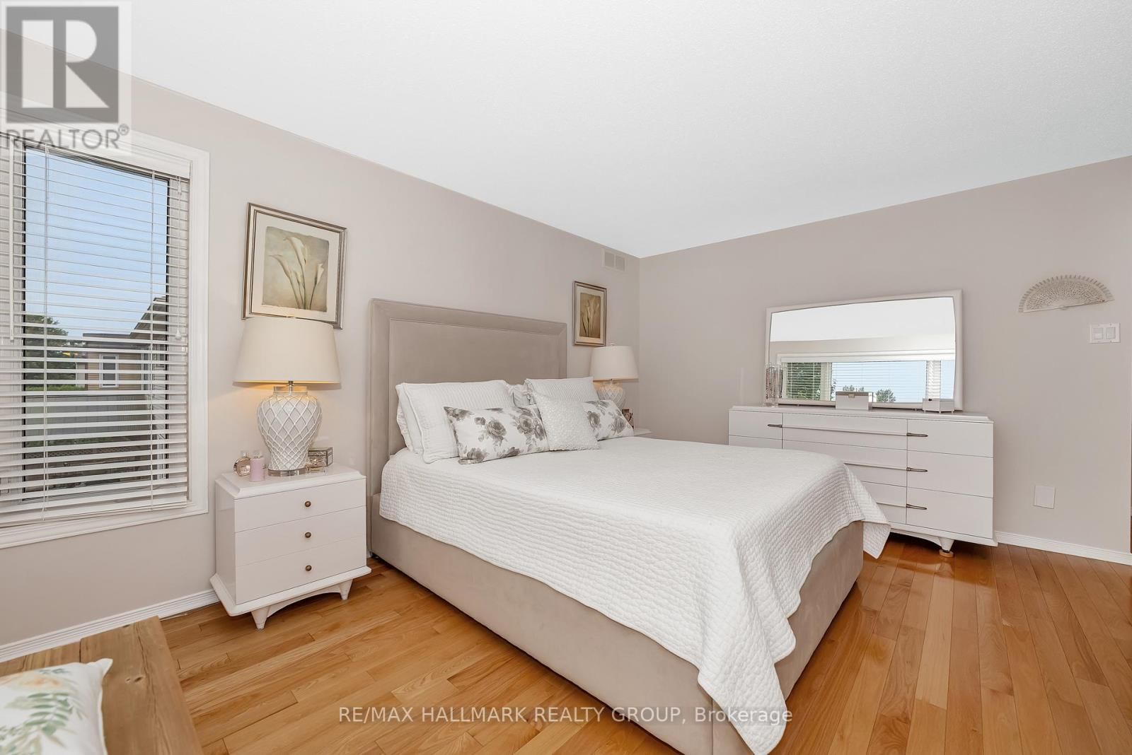 1850 THORNECREST STREET Image 24