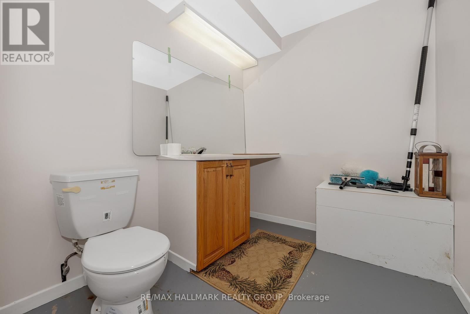 1850 THORNECREST STREET Image 38