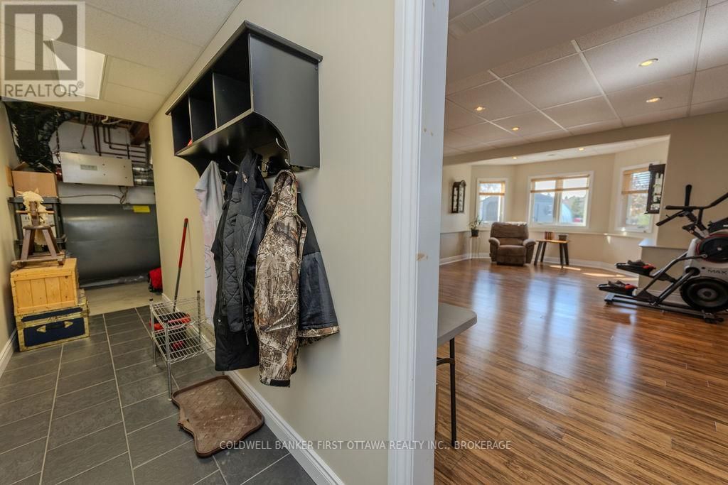 4987 BEDFORD ROAD Image 32