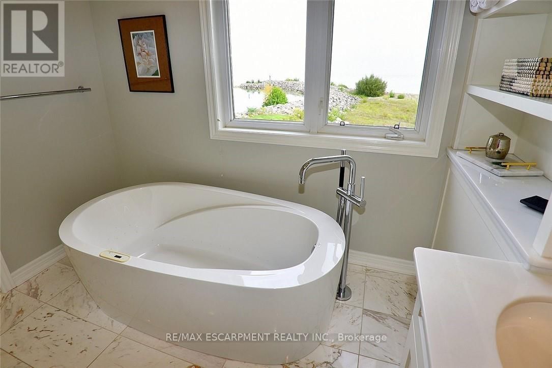 5 - 97 SUNVALE PLACE Image 16