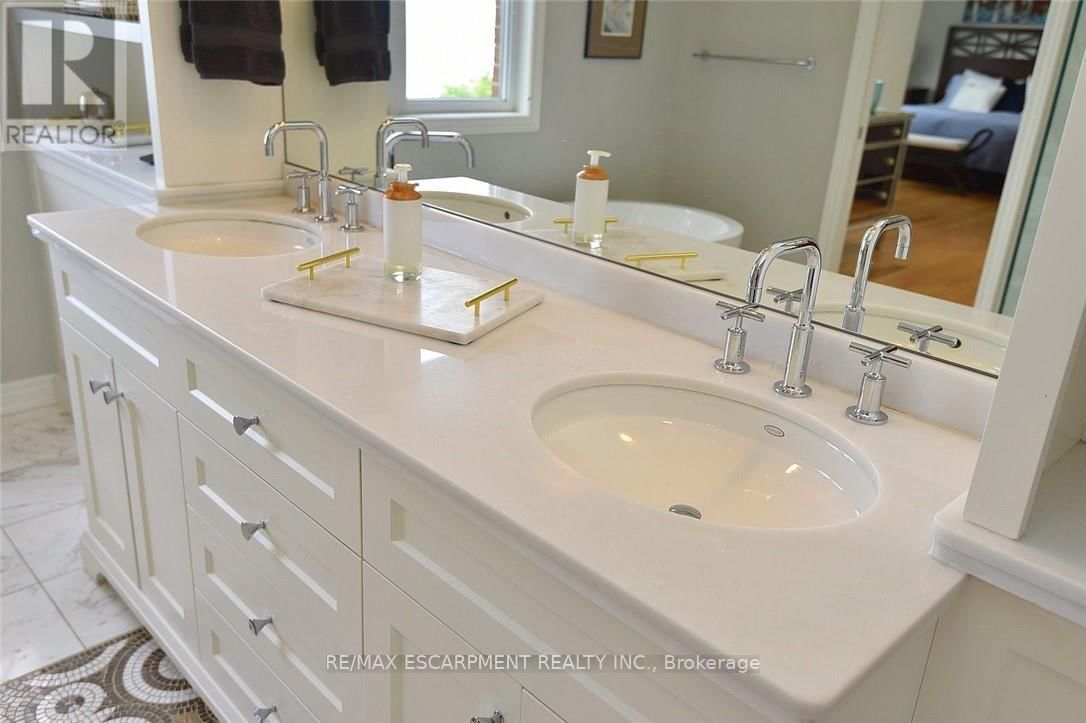 5 - 97 SUNVALE PLACE Image 17