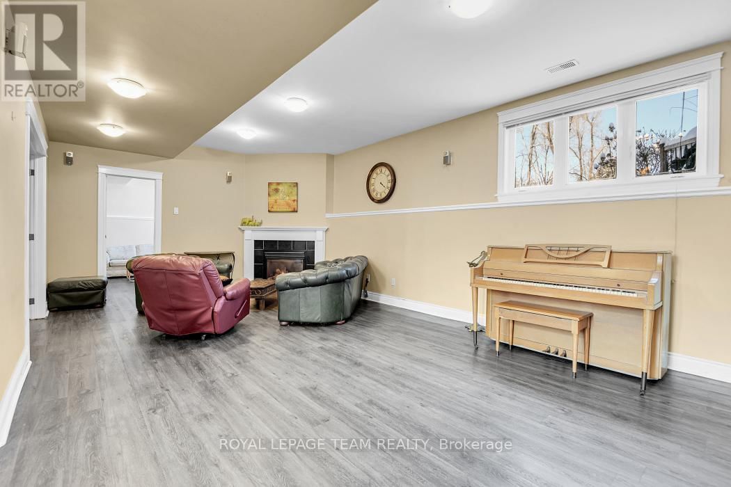 6637 STANMORE STREET Image 24