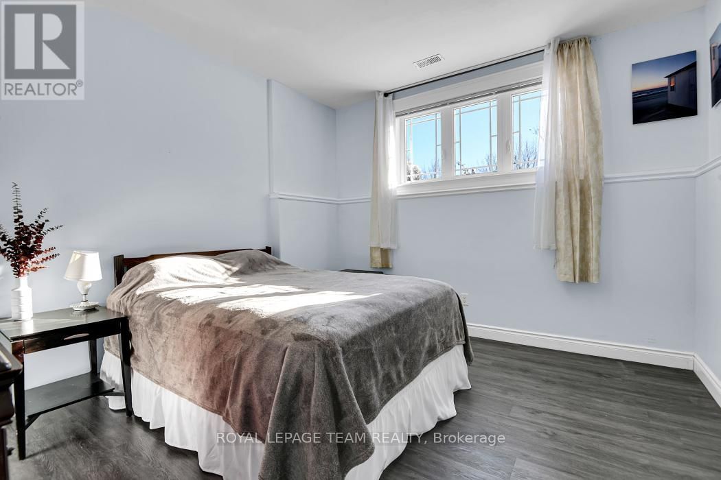 6637 STANMORE STREET Image 29