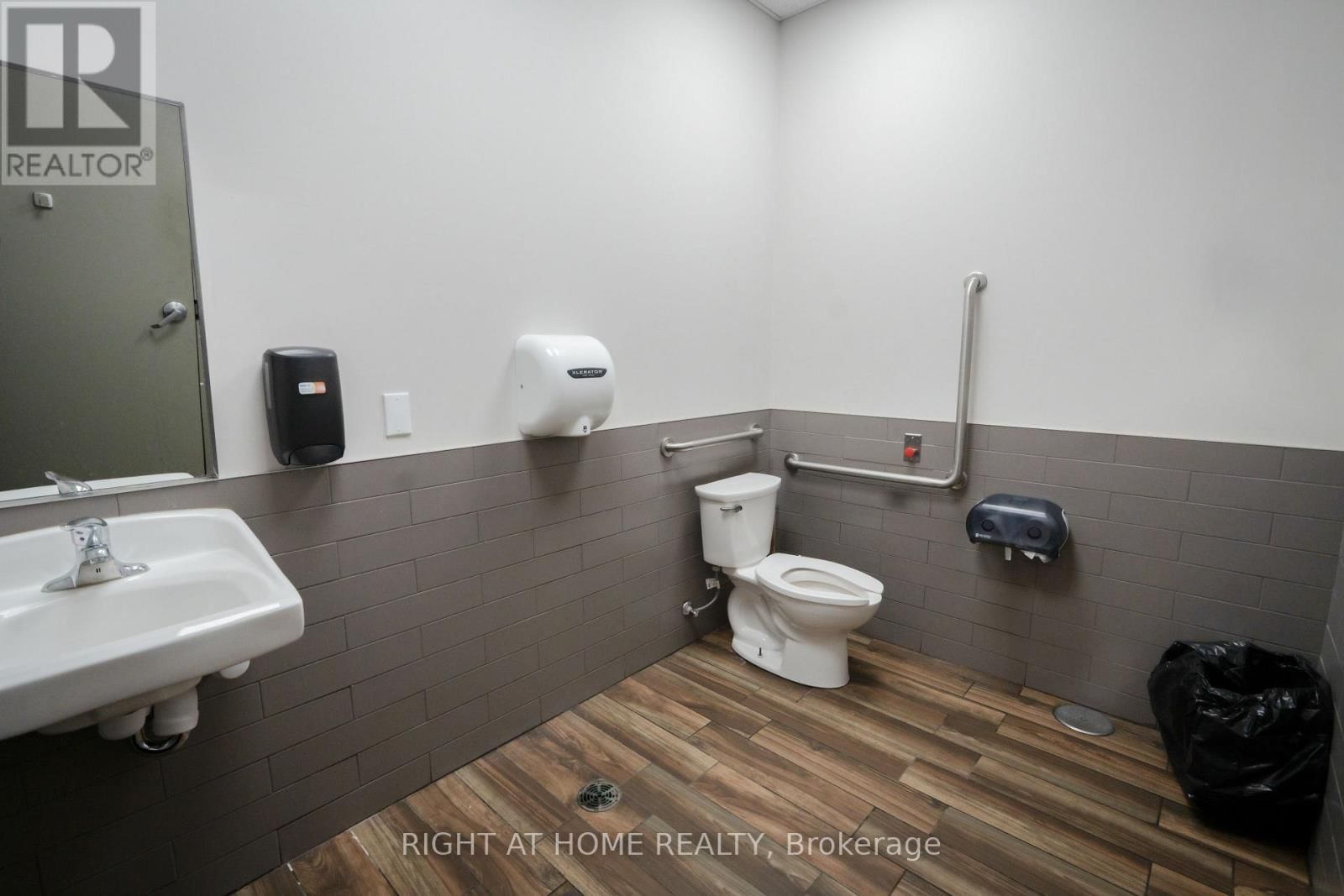 E11A - 2020 LANTHIER DRIVE Image 18