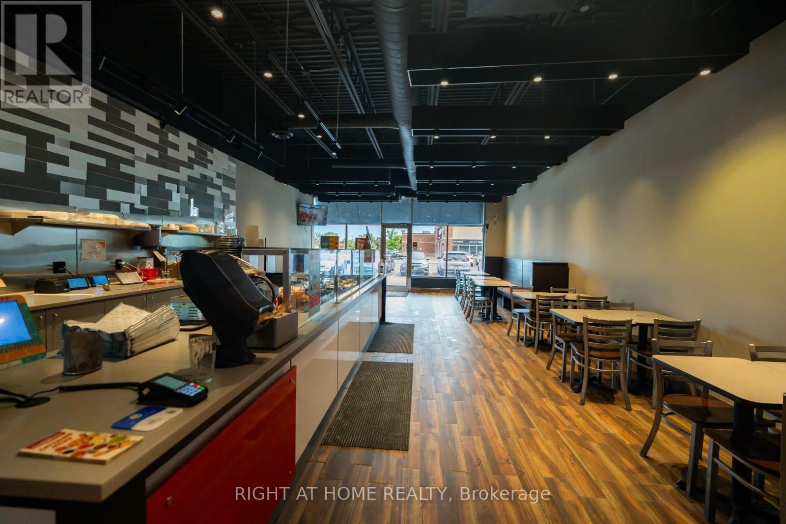 E11A - 2020 LANTHIER DRIVE Image 8