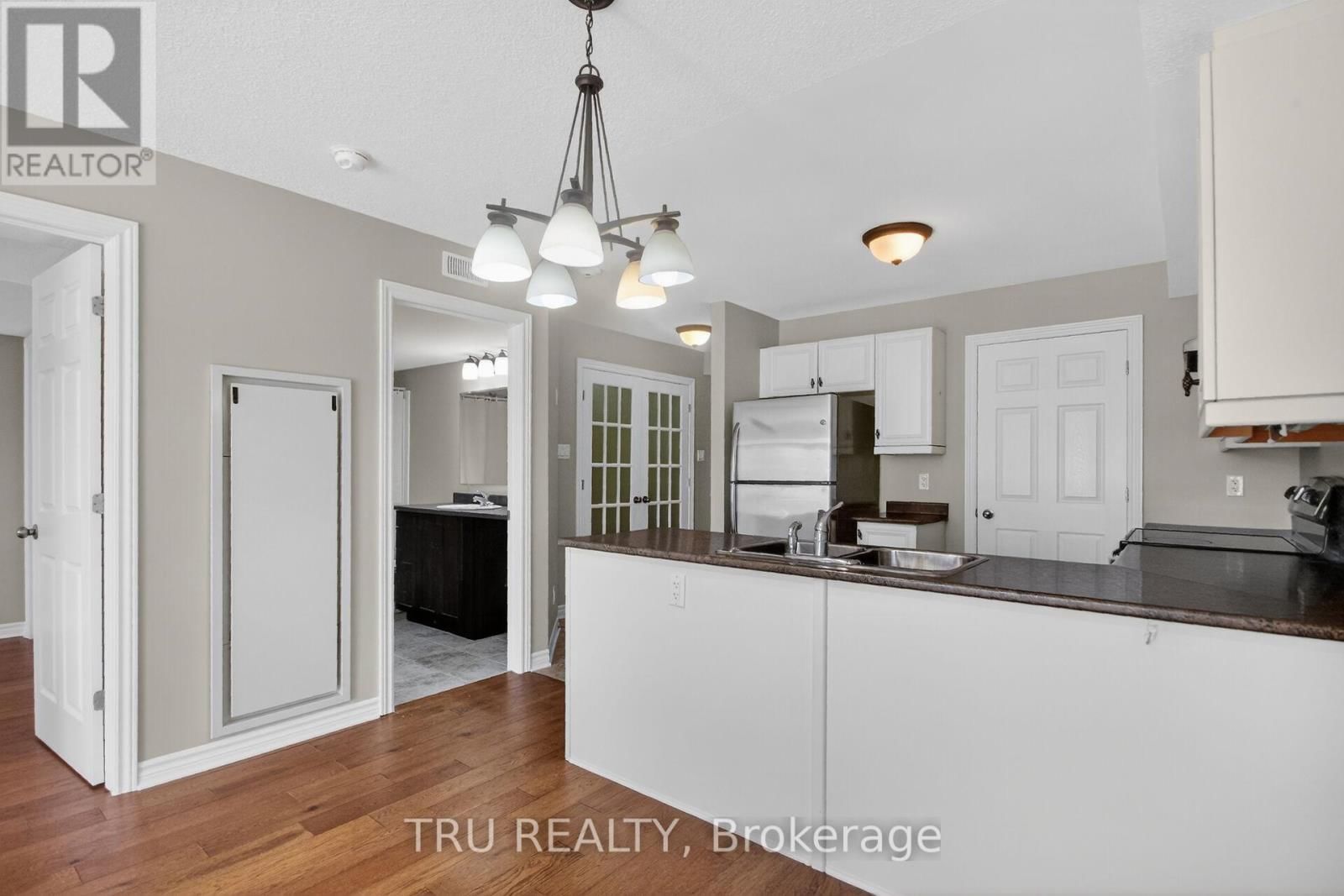 113 - 398 VAN BUREN STREET Image 10