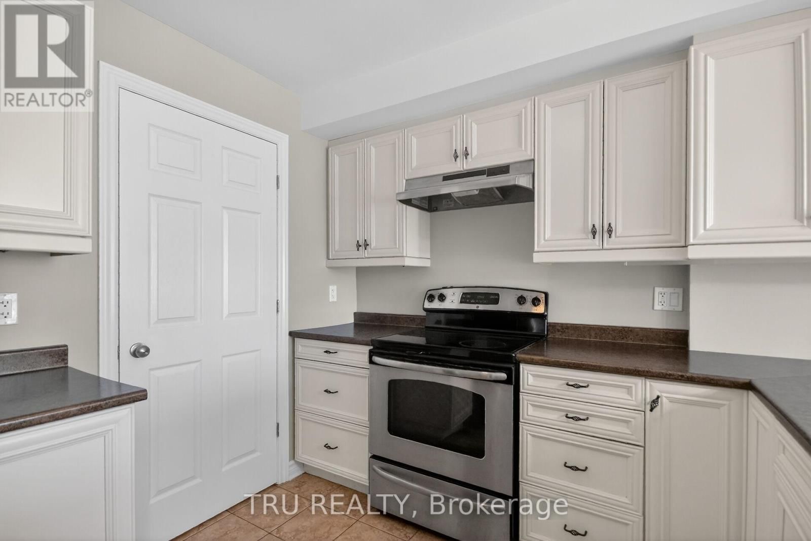 113 - 398 VAN BUREN STREET Image 12