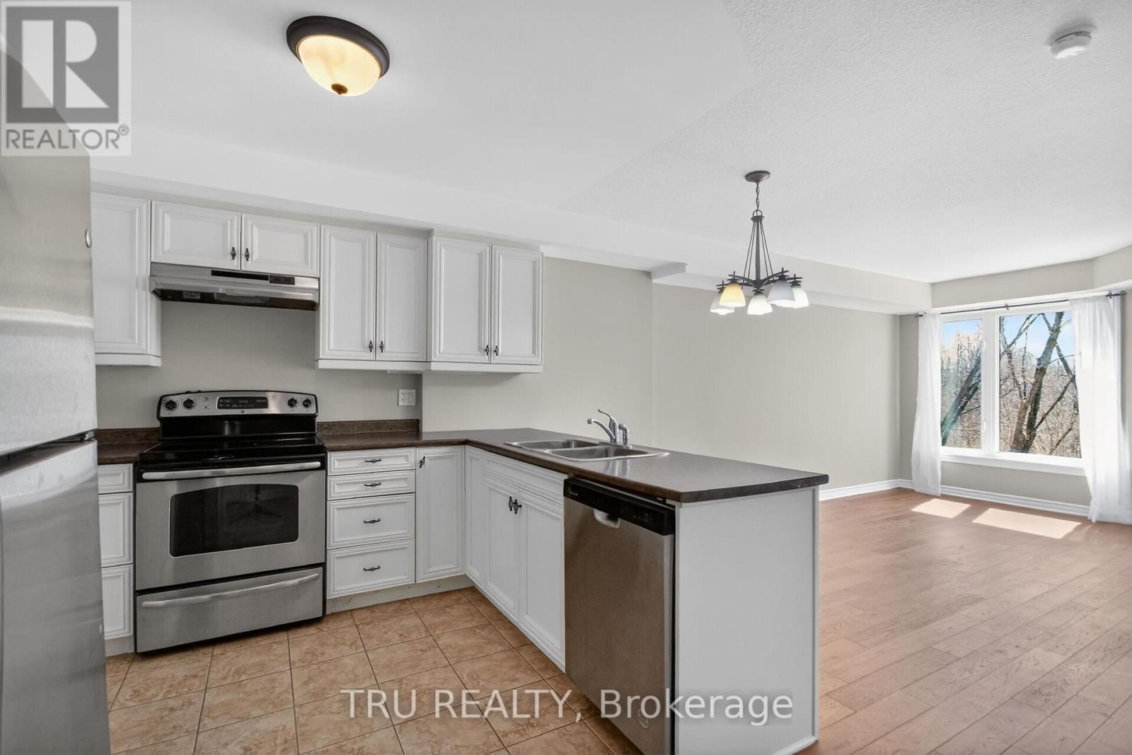 113 - 398 VAN BUREN STREET Image 13