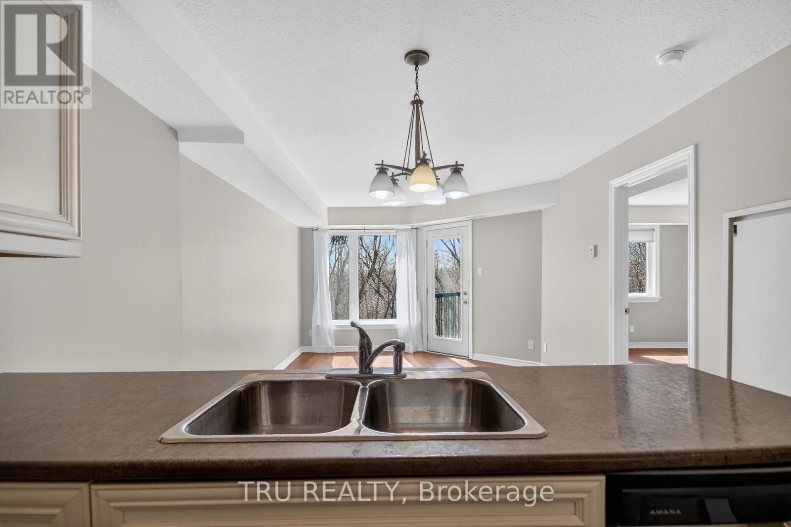 113 - 398 VAN BUREN STREET Image 14