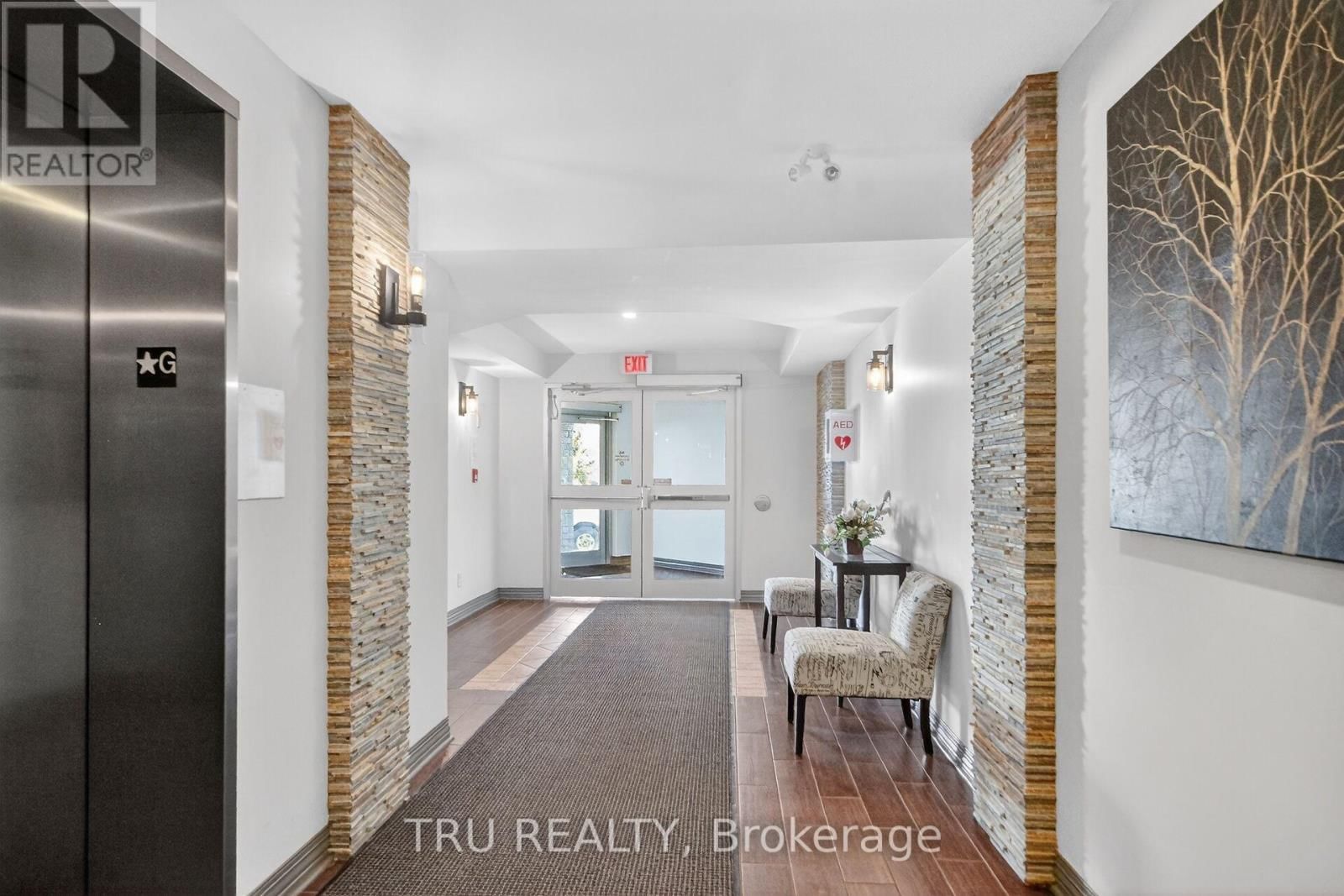 113 - 398 VAN BUREN STREET Image 4