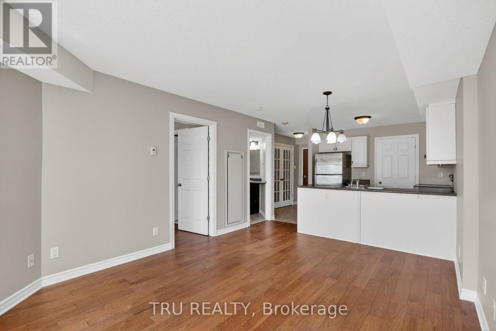 113 - 398 VAN BUREN STREET Image 6