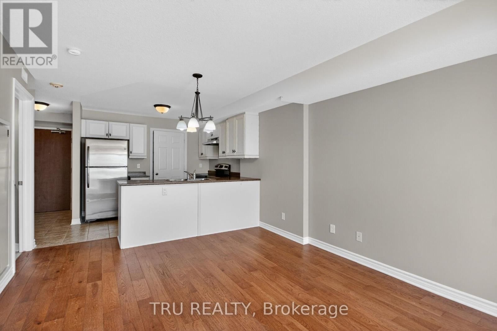 113 - 398 VAN BUREN STREET Image 7