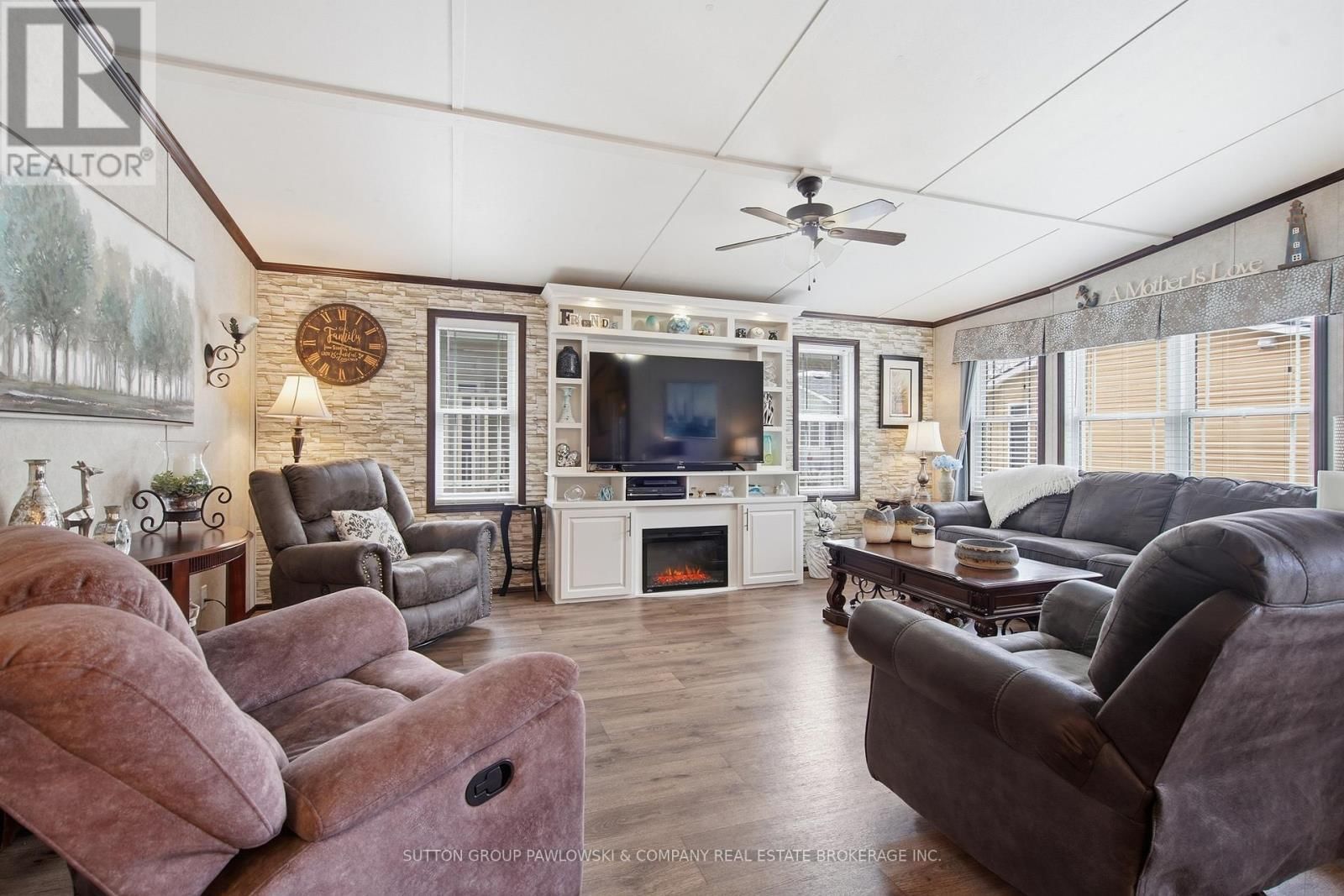 142 - 22790 AMIENS ROAD Image 5