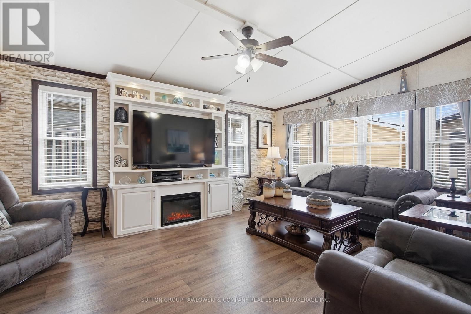 142 - 22790 AMIENS ROAD Image 6