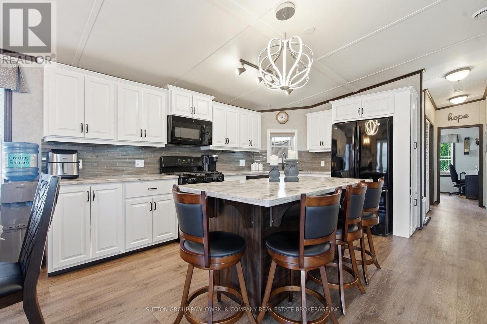 142 - 22790 AMIENS ROAD Image 9