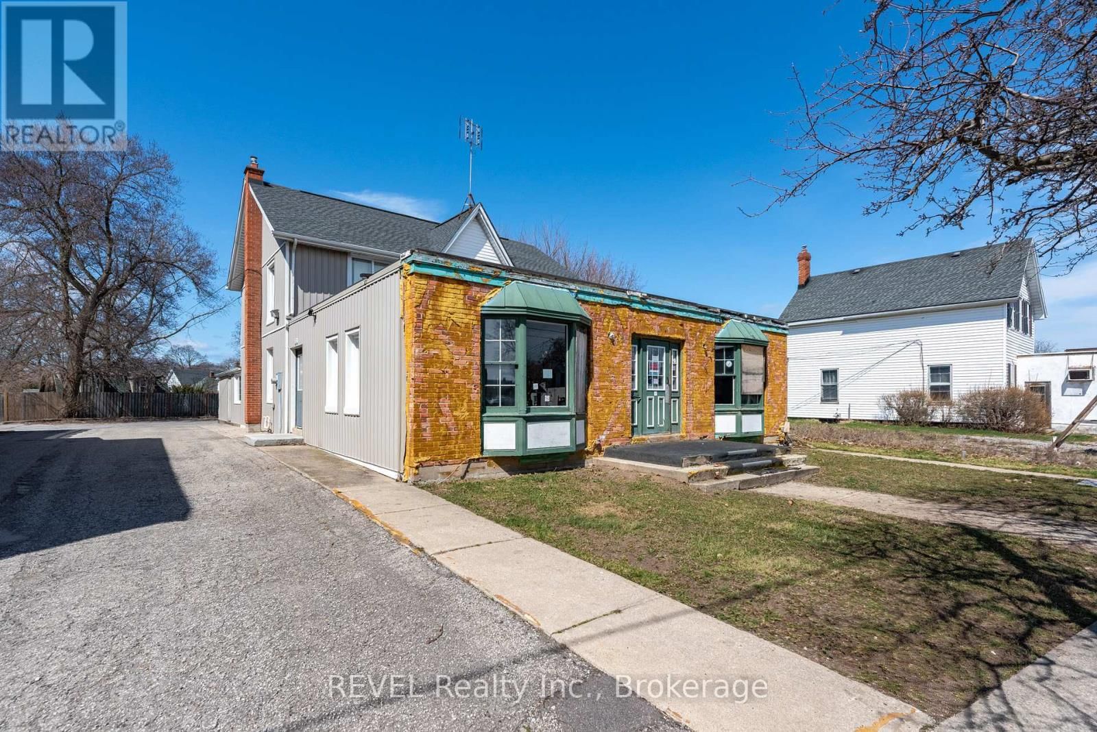 131 NIAGARA STREET Image 1