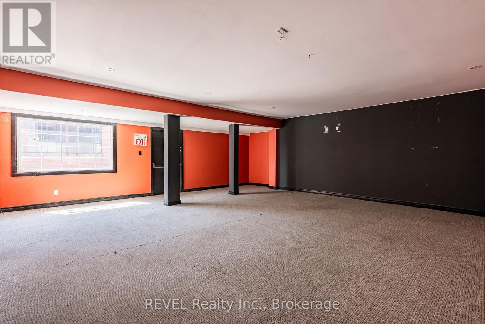 131 NIAGARA STREET Image 10