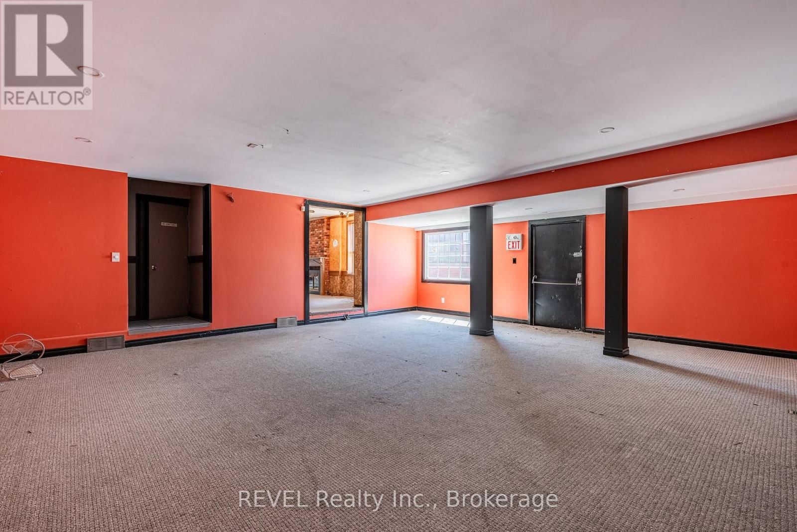 131 NIAGARA STREET Image 11