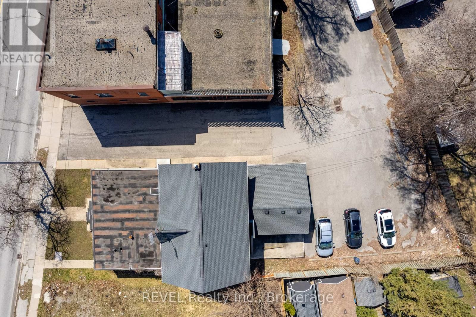 131 NIAGARA STREET Image 22