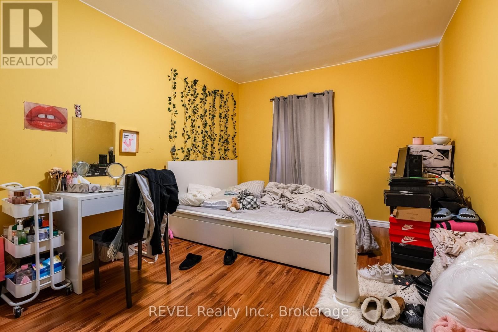 131 NIAGARA STREET Image 26