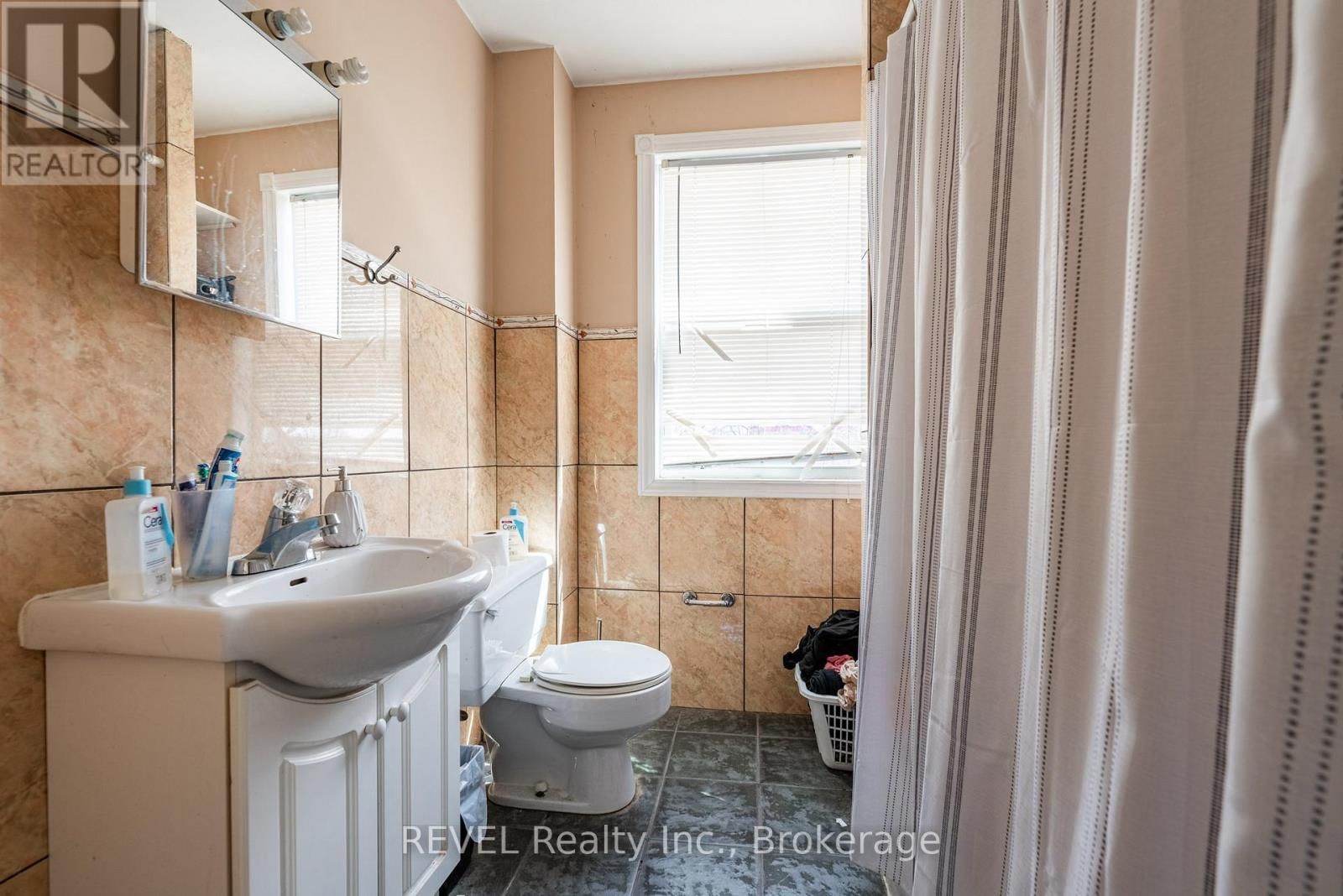 131 NIAGARA STREET Image 33