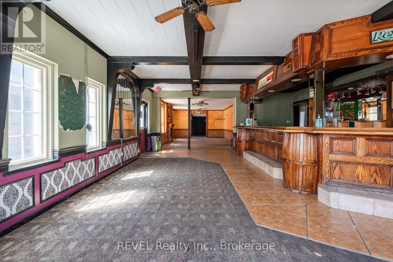 131 NIAGARA STREET Image 4