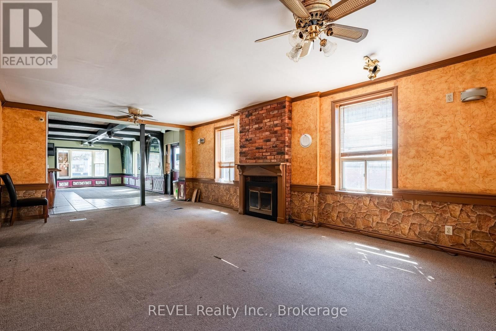 131 NIAGARA STREET Image 8