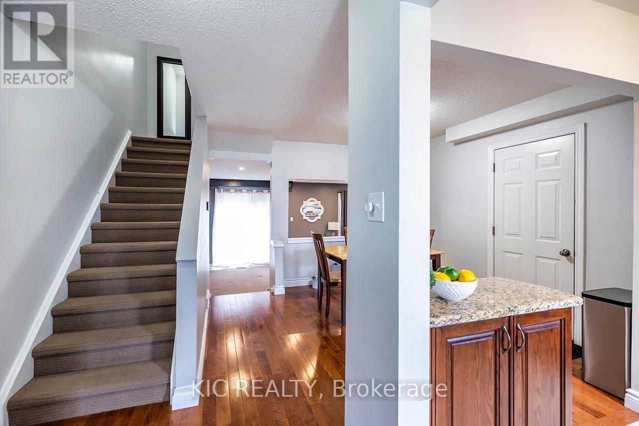 320 CENTRE STREET Image 10