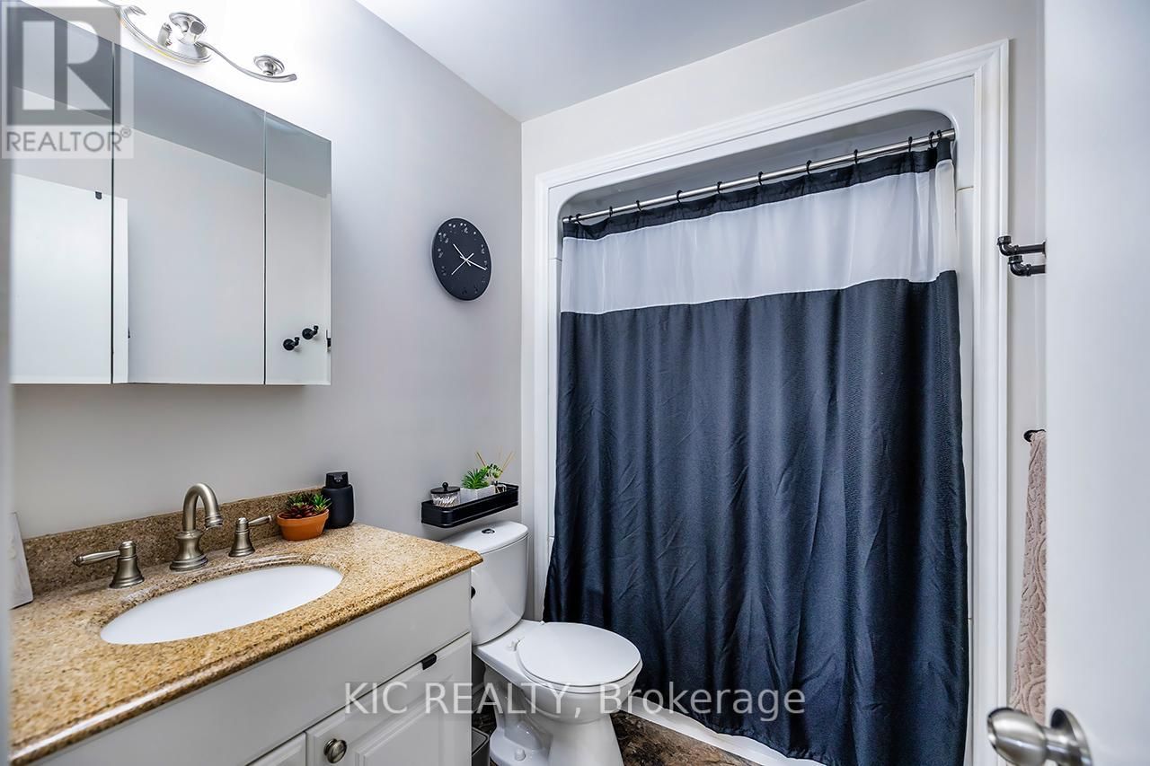 320 CENTRE STREET Image 15