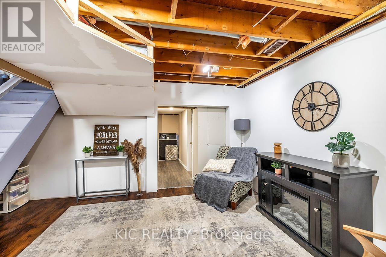 320 CENTRE STREET Image 16