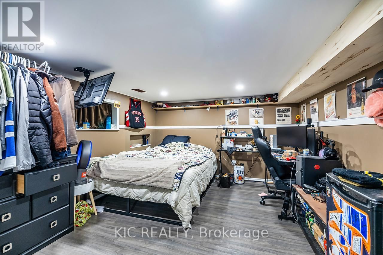 320 CENTRE STREET Image 17