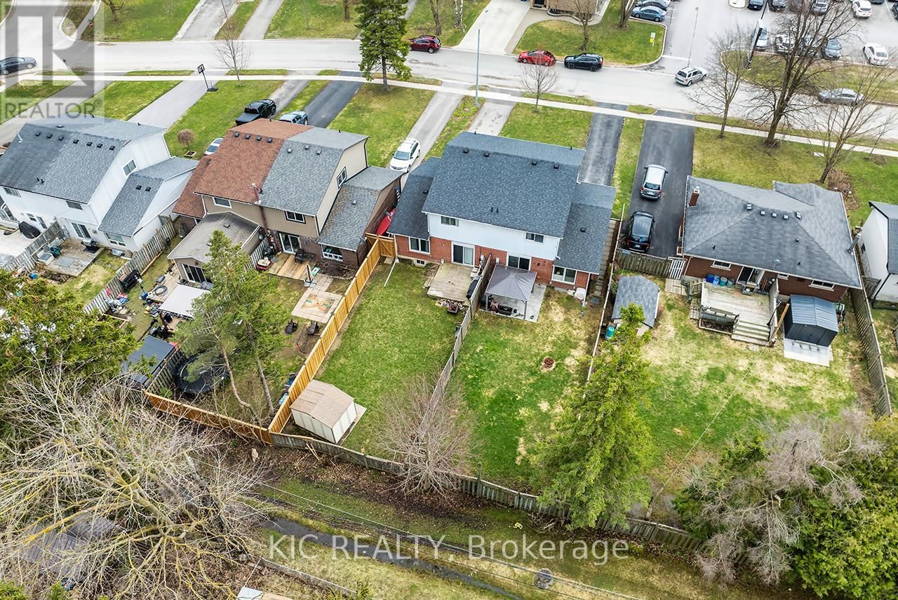 320 CENTRE STREET Image 19