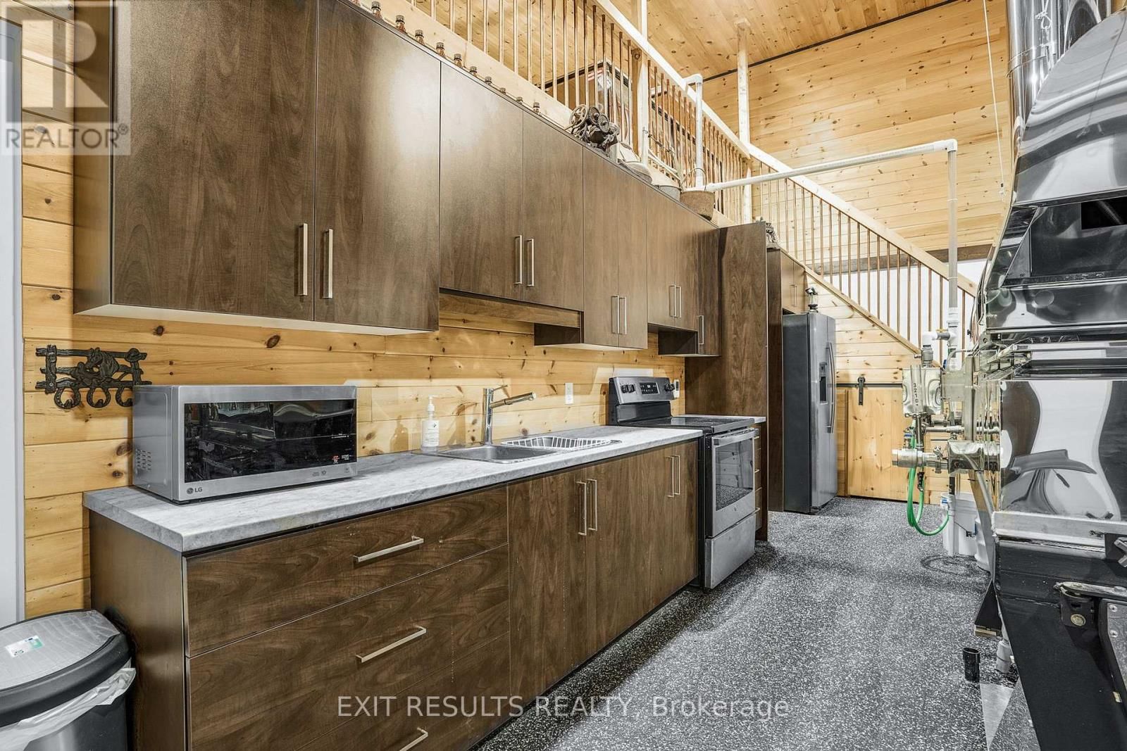 638 ST THOMAS ROAD Image 23