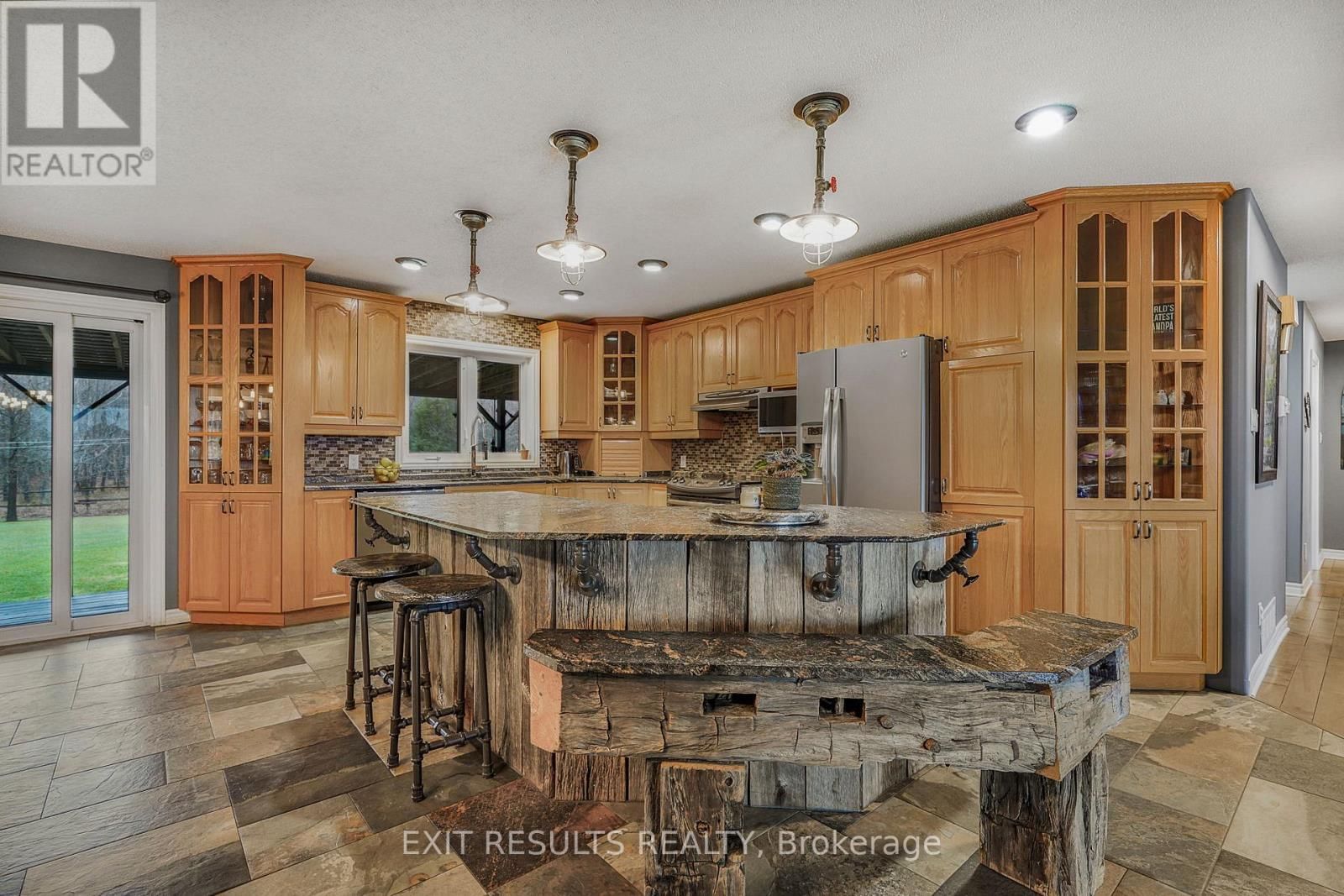 638 ST THOMAS ROAD Image 9