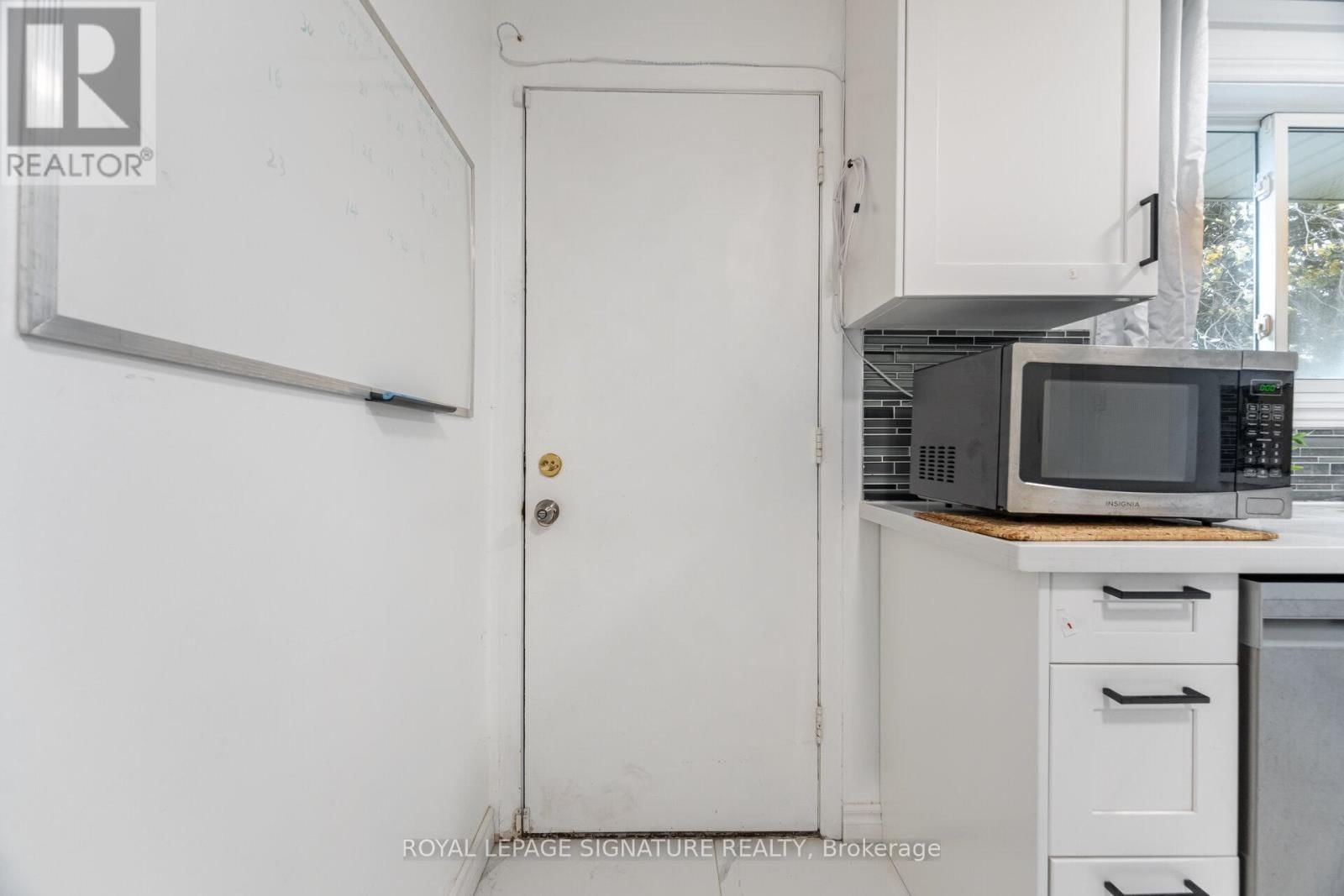 406 TAMARACK DRIVE Image 17