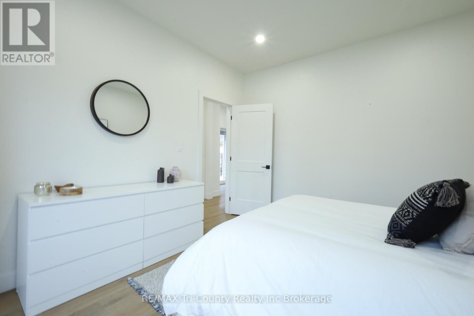 46 BALACLAVA STREET Image 15