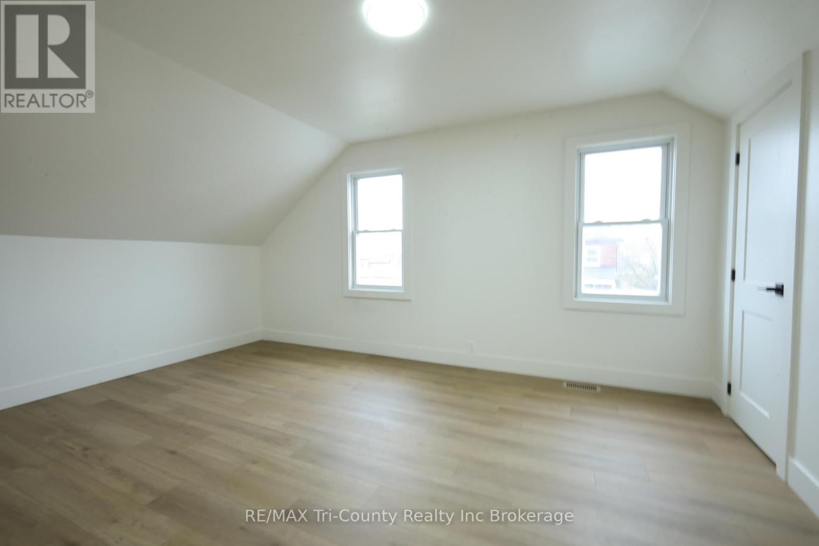 46 BALACLAVA STREET Image 24