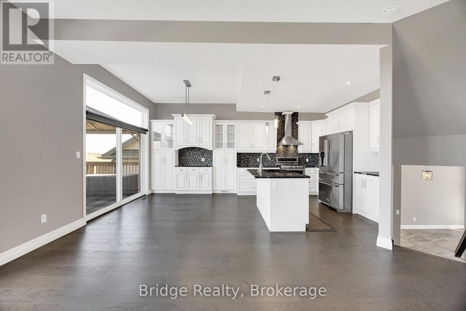 1060 ALBERNI ROAD Image 10