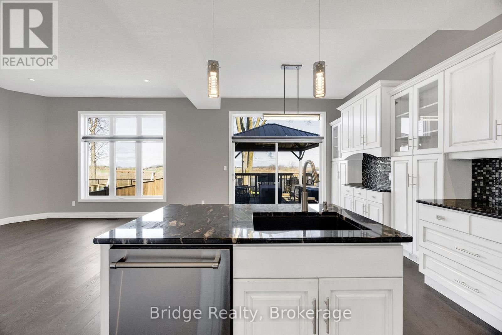 1060 ALBERNI ROAD Image 14