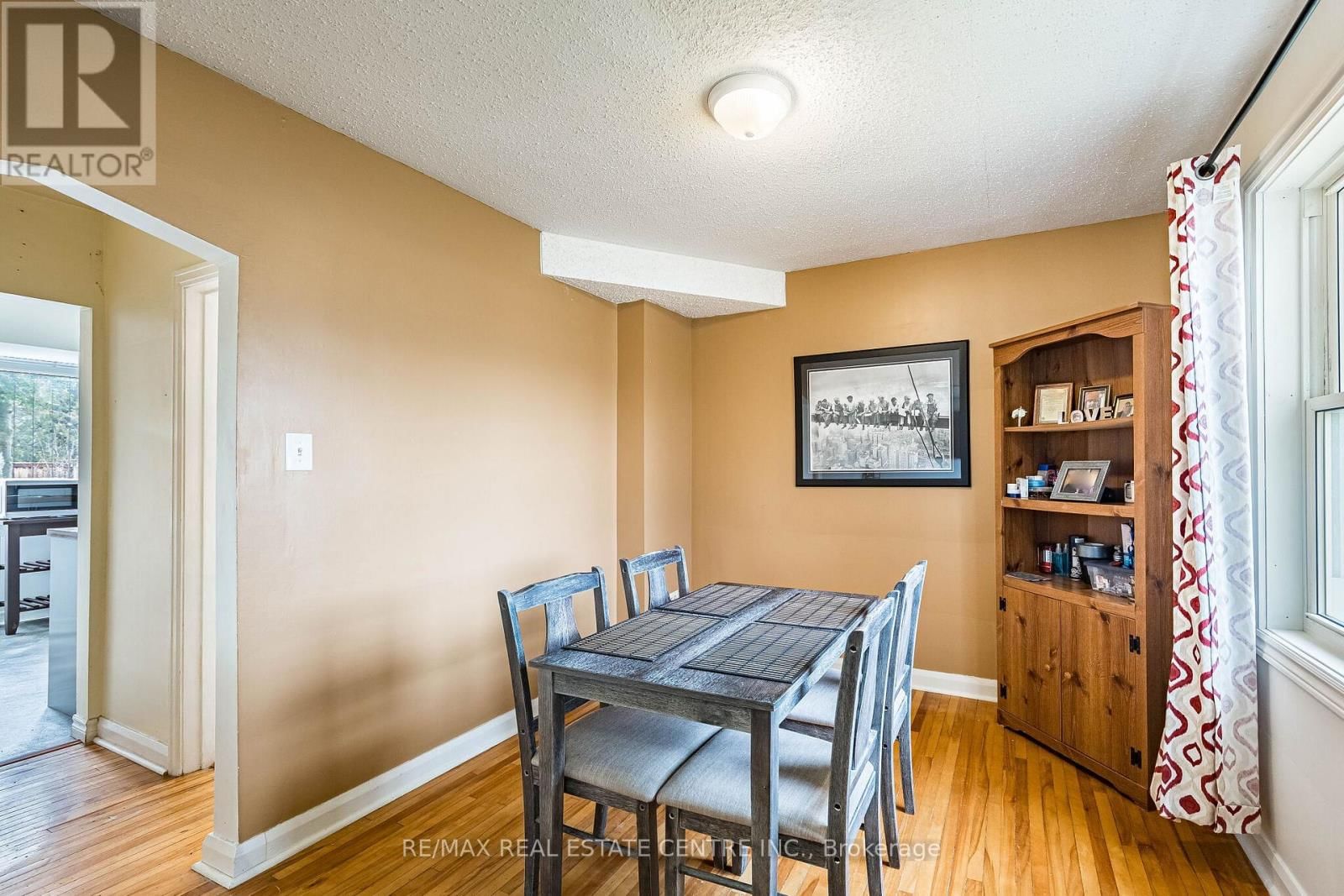 40 ELLIS CRESCENT NORTH Image 10