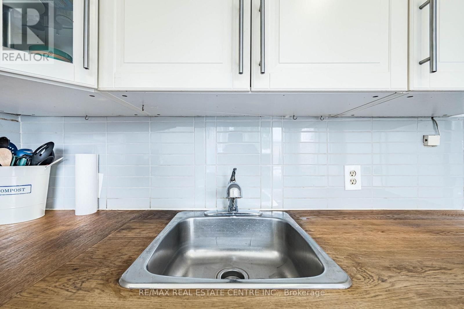 40 ELLIS CRESCENT NORTH Image 13