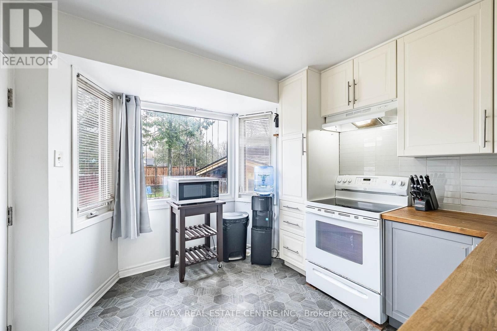 40 ELLIS CRESCENT NORTH Image 14