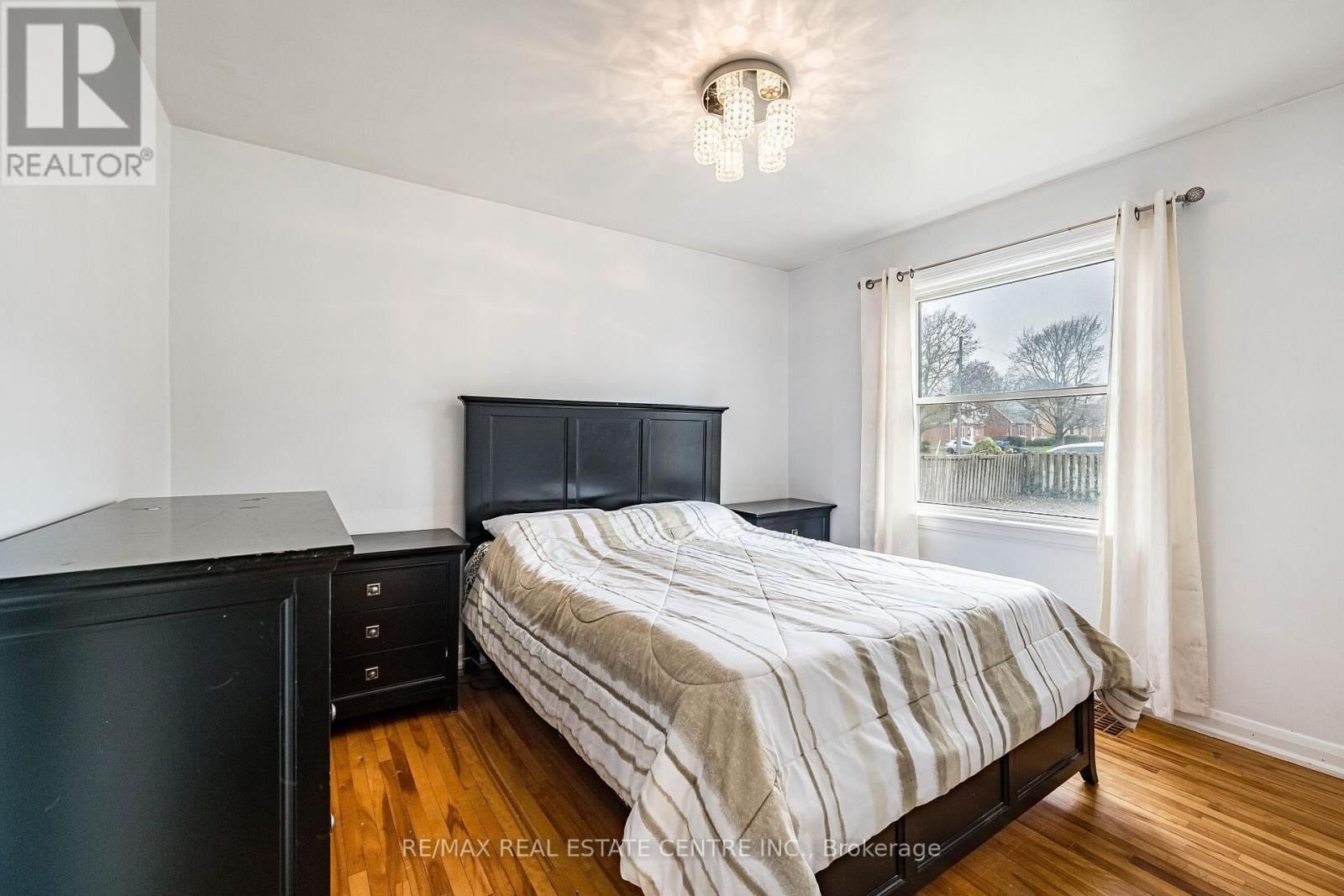 40 ELLIS CRESCENT NORTH Image 16