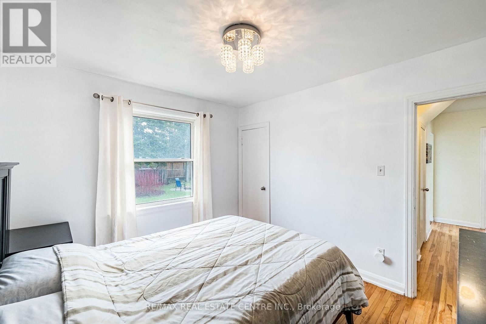 40 ELLIS CRESCENT NORTH Image 17