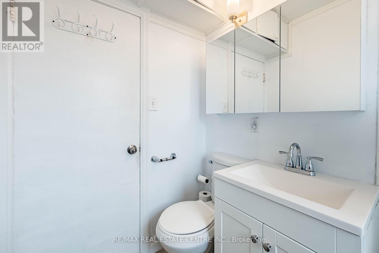 40 ELLIS CRESCENT NORTH Image 18