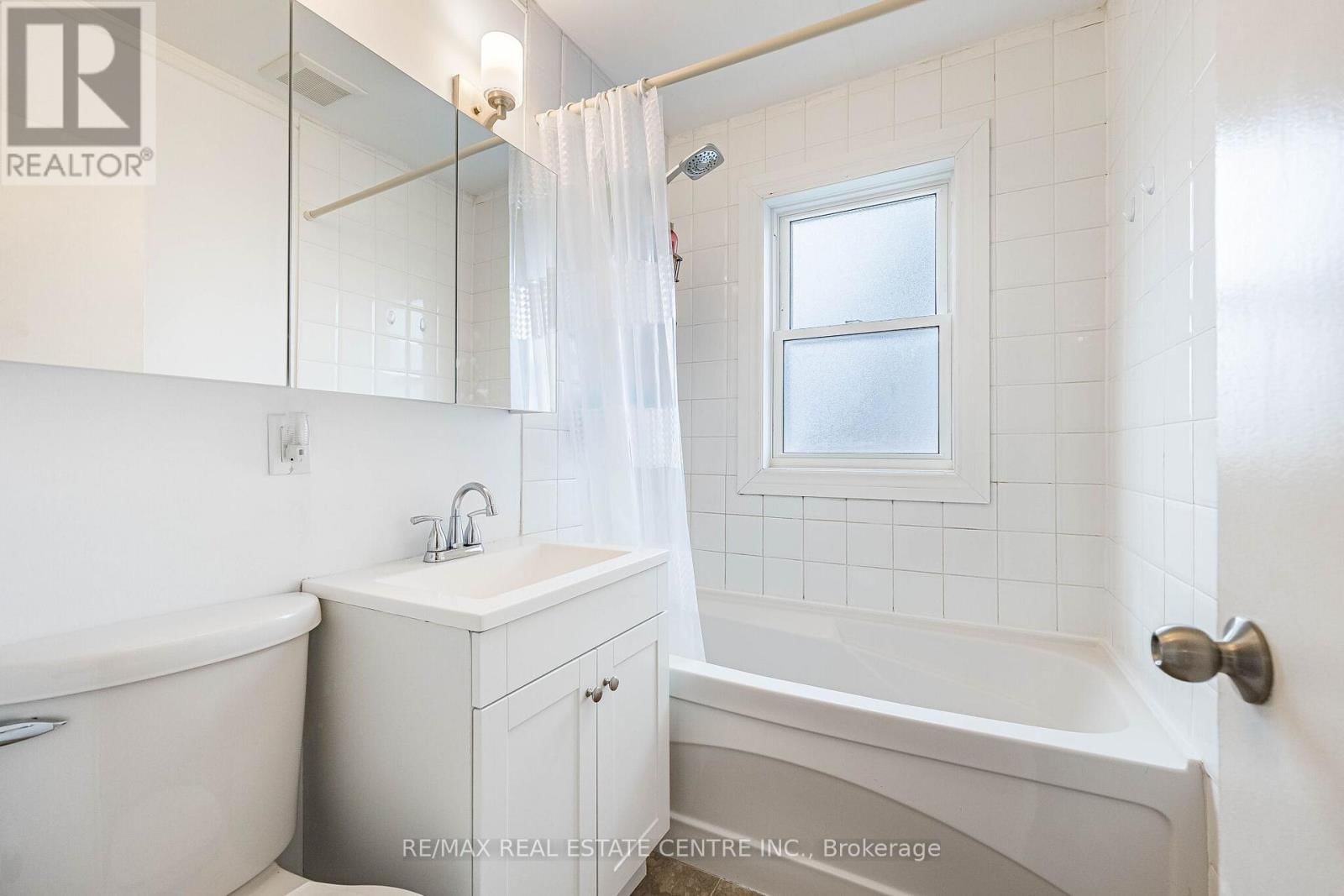 40 ELLIS CRESCENT NORTH Image 19