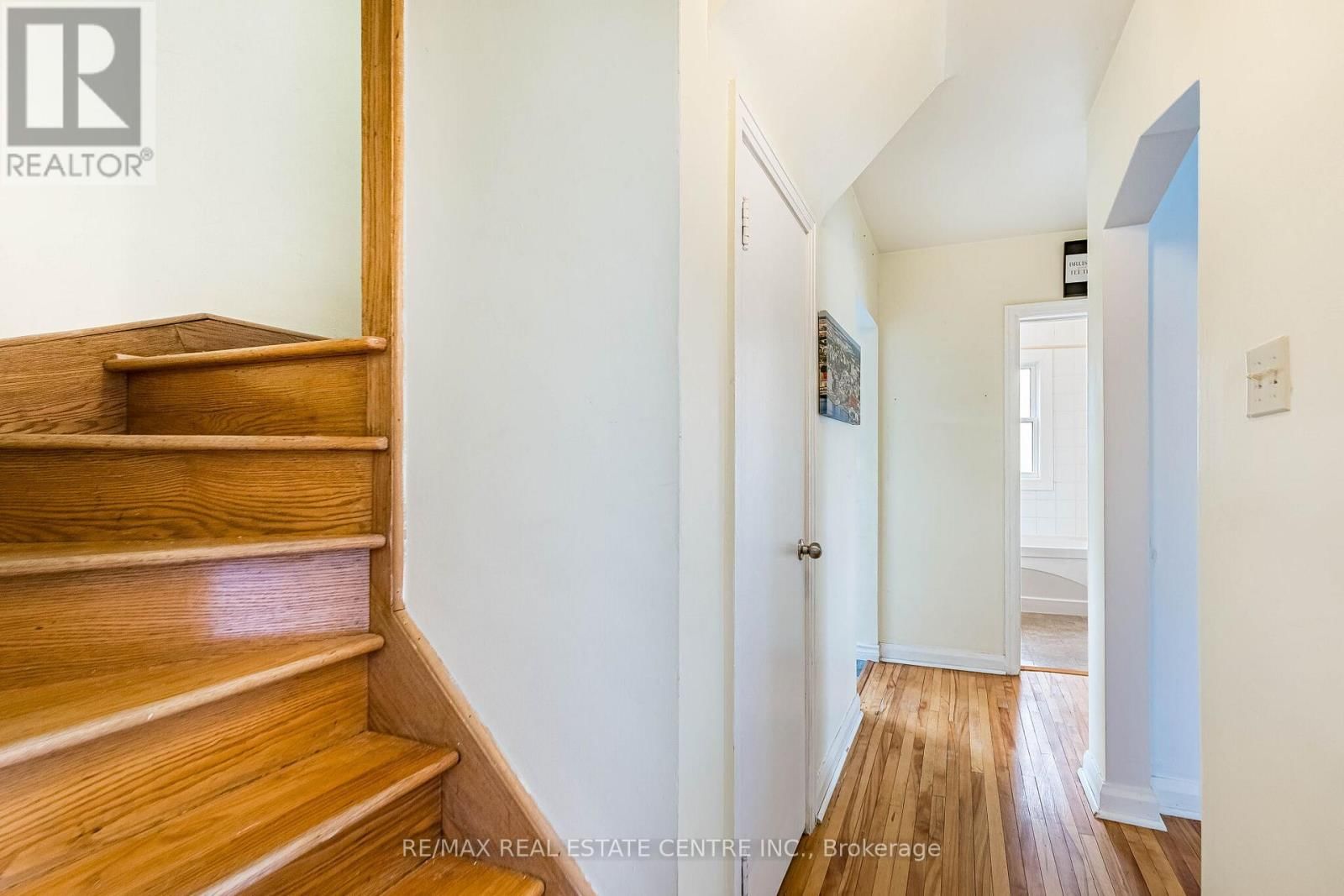 40 ELLIS CRESCENT NORTH Image 20