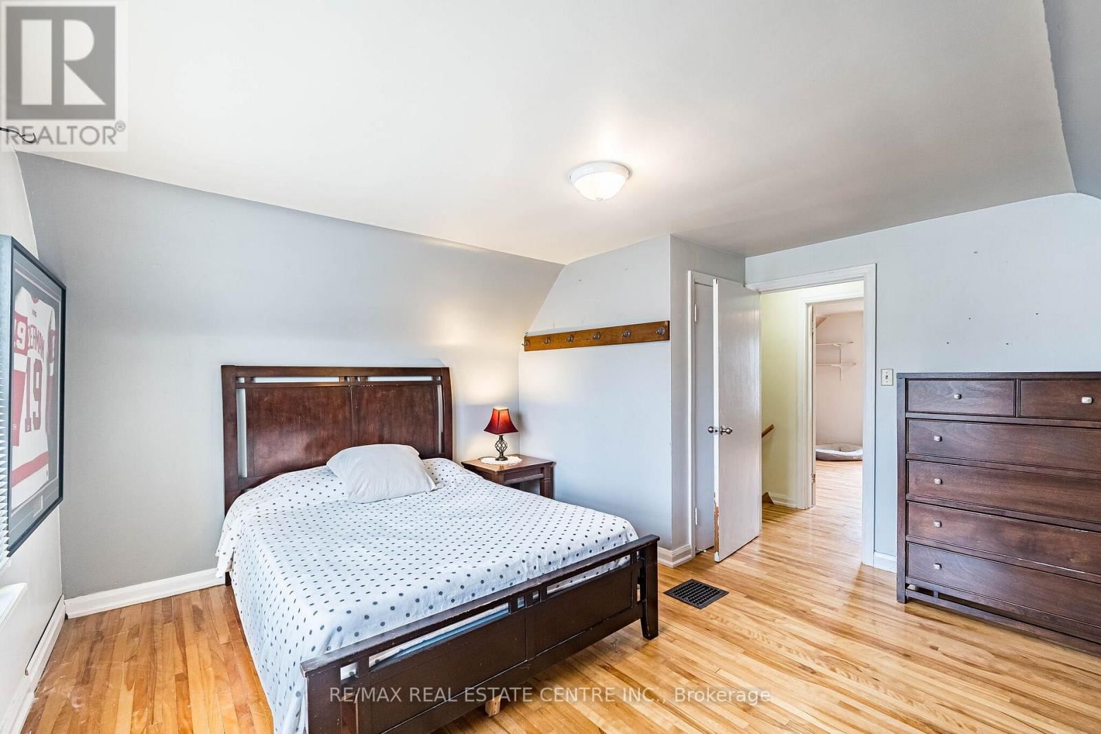 40 ELLIS CRESCENT NORTH Image 22