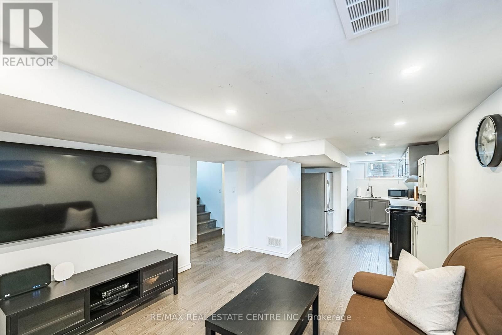 40 ELLIS CRESCENT NORTH Image 28